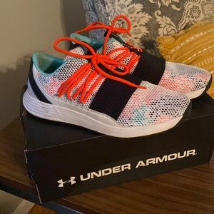 Under Armour training bri hite size 10